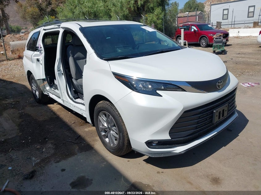 2026 TOYOTA SIENNA XLE | 5TDYRKEC4TS329759 | UPCARS